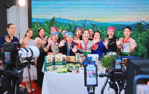 Họ từng khổ nhất nhưng đang đi nhanh nhất