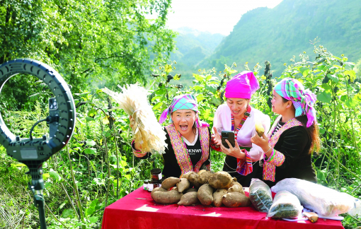 Phụ nữ vùng cao chủ động hòa nhập thế giới số
