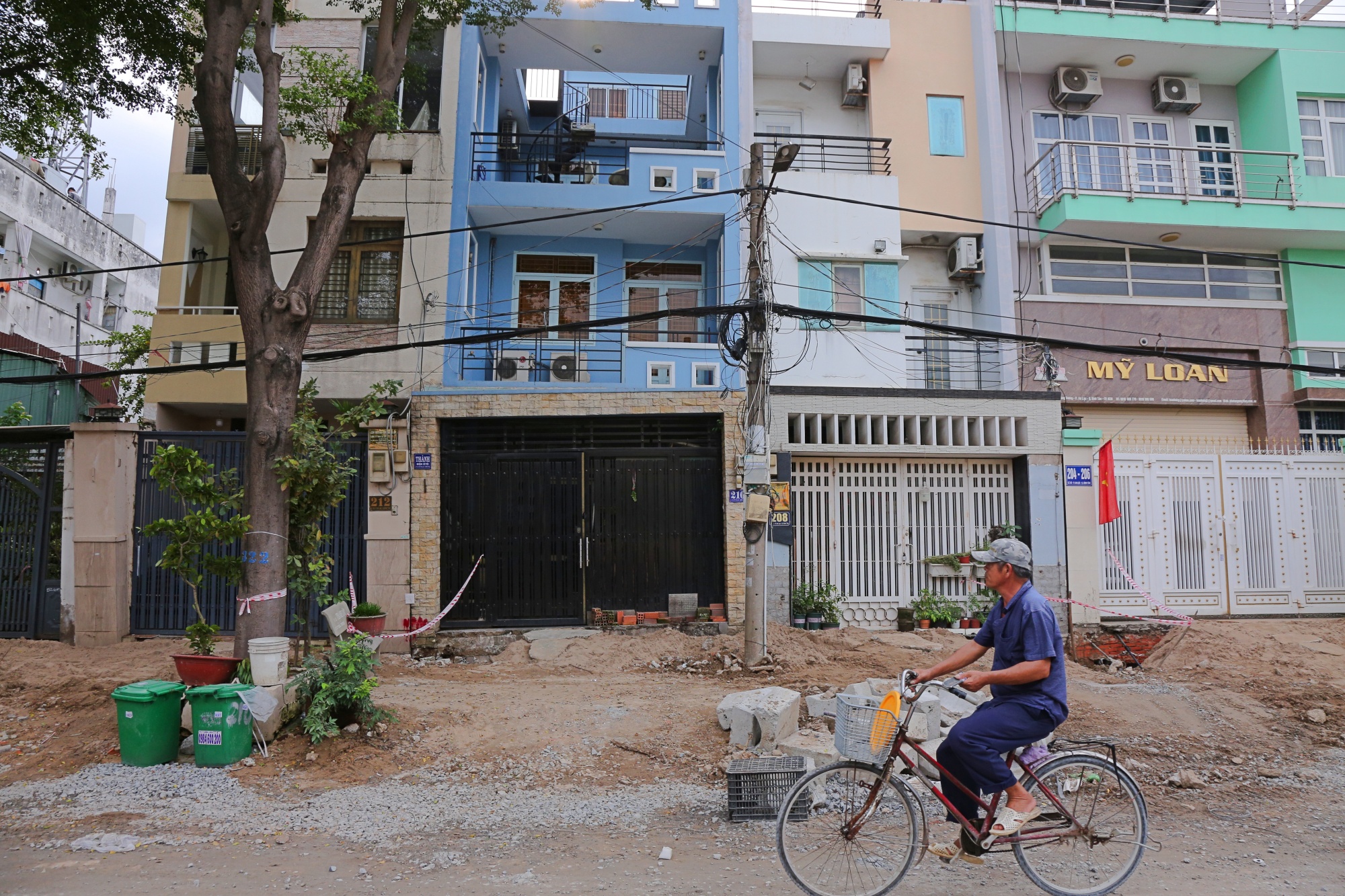 Nhiều căn nhà ở phường An Lạc có dấu hiệu sụt lún, xô lệch một bên