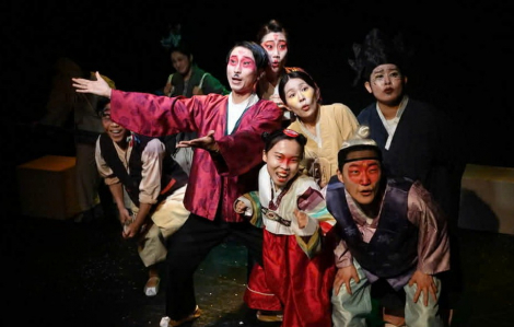 Cuối tuần, xem hát bội, cải lương, kịch quốc tế