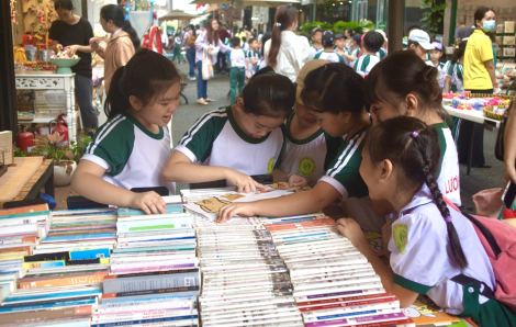 Không chỉ là 'du hành cùng sách'