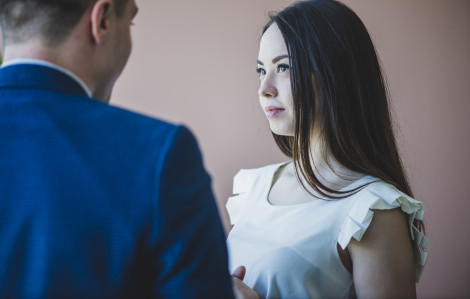 Sống trong hiểu lầm