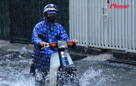 Thời tiết TPHCM: Mưa dông mạnh, nguy cơ ngập úng cục bộ