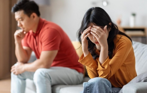 Vợ nhờ ký giấy từ chối tài sản, chồng lập tức đòi ly hôn