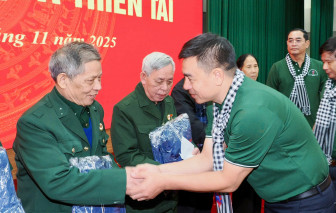 Đoàn đại biểu TPHCM thăm, tặng quà cho bà con bị ảnh hưởng do lũ lụt tỉnh Thái Nguyên