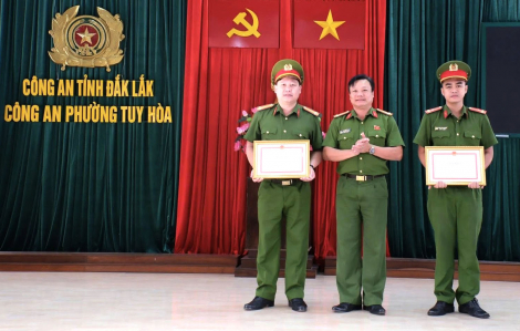 Công an tỉnh Đắk Lắk khen thưởng 3 cá nhân ngăn chặn vụ “bắt cóc online”