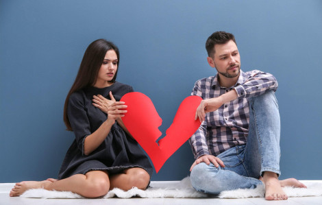 Muốn về với chồng, làm sao giấu bí mật sống thử?