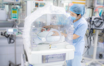 Áp lực chi phí vẫn đè nặng hành trình nuôi dưỡng trẻ sinh non