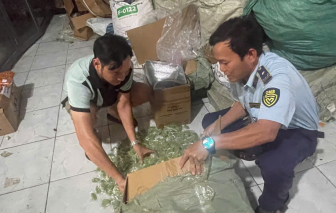 Phát hiện hơn 1 tấn kẹo dẻo ‘3 không’ bán công khai qua mạng xã hội