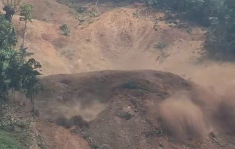 Sạt lở núi nghiêm trọng ở Đà Nẵng, nghi 3 người bị vùi lấp