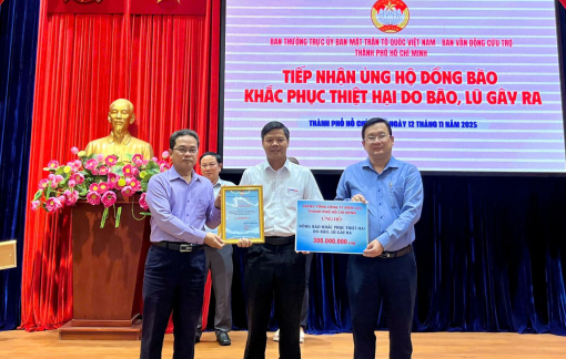 EVNHCMC kịp thời ủng hộ 300 triệu đồng hỗ trợ người dân miền Trung ứng phó thiên tai