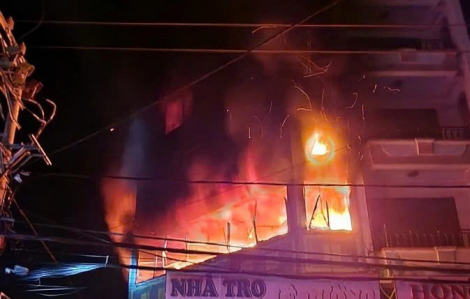 Cháy lớn tại nhà trọ 4 tầng ở Nha Trang