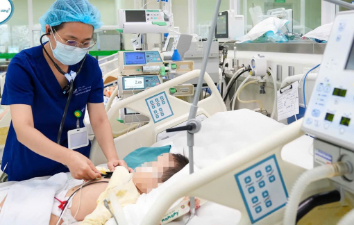 Bé 2 tuổi uống nhầm dầu thắp đèn và sơ cứu sai lầm của gia đình