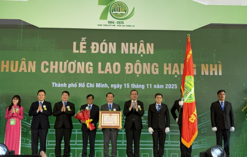 Trường ĐH Nông Lâm TPHCM nhận Huân chương Lao động hạng nhì