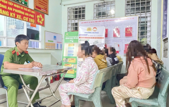 Nhiều kiot có dấu hiệu mại dâm ở An Phú đóng cửa, tắt đèn khi thấy cảnh sát