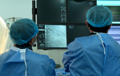 Được cấy chiếc máy nhỏ bằng viên thuốc vào tim, cụ bà thoát khỏi “án tử”