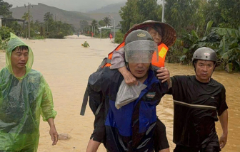 Đắk Lắk: Di dời cấp tốc hàng chục hộ dân khỏi vùng ngập lụt