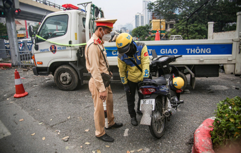 Muôn kiểu lý do người vi phạm đưa ra khi bị CSGT xử lý lỗi che lấp biển số