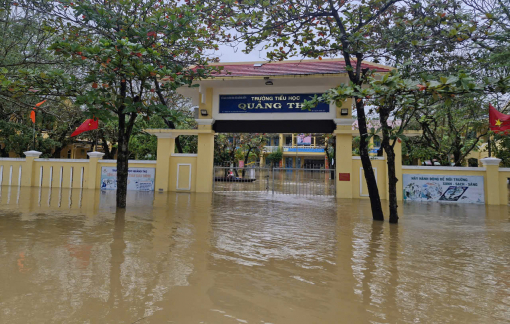 Quảng Trị, Huế nước lũ cô lập nhiều thôn xóm, bản làng