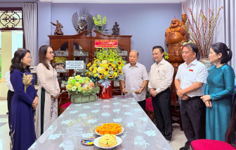 Lãnh đạo TPHCM thăm, chúc mừng gia đình cố nhà giáo Nguyễn Văn Đường