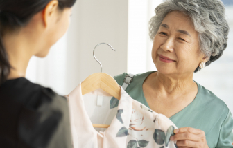 Mẹ chồng chỉ thích con dâu tặng tiền