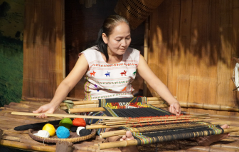 Sắc màu thổ cẩm Mạ tỏa sáng tại Bảo tàng Phụ nữ Nam Bộ