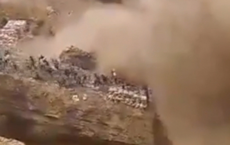 Hiện trường vụ sập cầu ở hầm mỏ, ước tính 70 người không qua khỏi