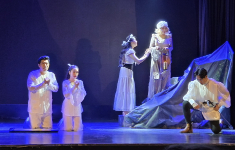 ‘Nguyệt hạ’ - khi Romeo và Juliet xúc động trước một chuyện tình Việt Nam