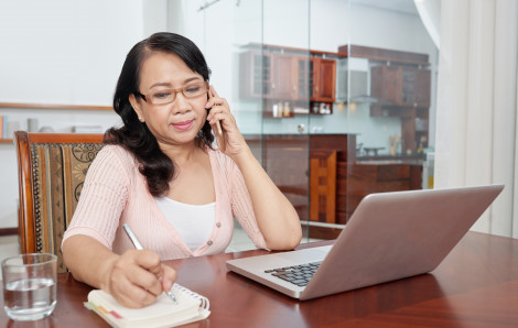 Thương mình hay quyết tâm làm lụng mua nhà cho con?