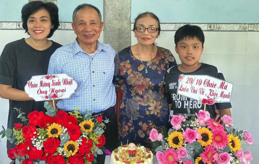 Đi nửa đời người, tôi càng thấm thía nỗi vất vả của ba mẹ