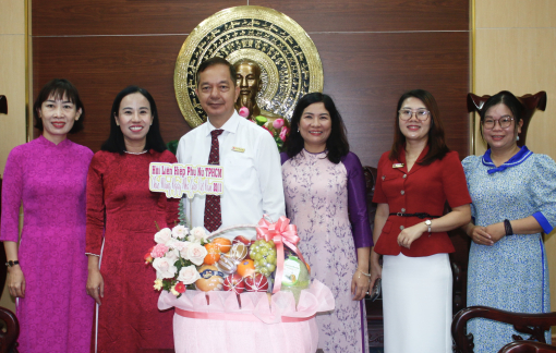 Hội LHPN TPHCM thăm các đơn vị giáo dục nhân ngày Nhà giáo Việt Nam 20/11