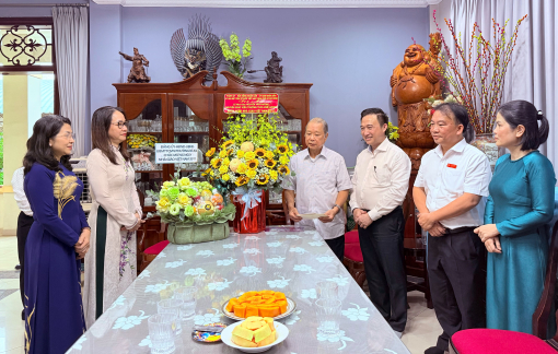 Lãnh đạo TPHCM thăm, chúc mừng gia đình cố nhà giáo Nguyễn Văn Đường