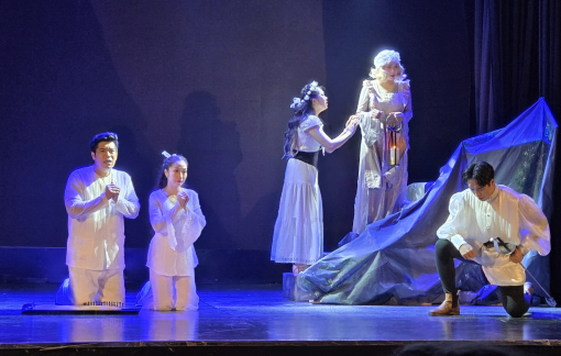 ‘Nguyệt hạ’ - khi Romeo và Juliet xúc động trước một chuyện tình Việt Nam