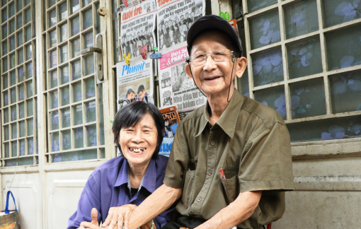 Những tờ báo thơm mùi mực ở hẻm chợ Ông Hoàng