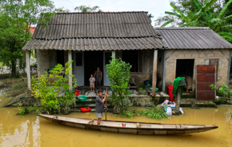 Huế: 2 người chết, học sinh nhiều địa phương chưa thể đến trường do mưa lũ