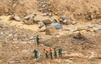 Núi ở Đà Nẵng tiếp tục phát nổ gây sạt lở kinh hoàng