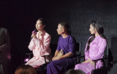 Người mẫu Xuân Lan rơi nước mắt nhắc đến người đẹp Hương Giang và diễn viên Đình Khang