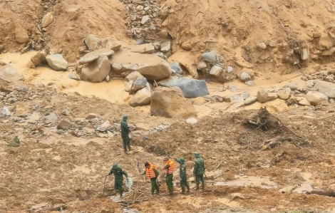 Núi ở Đà Nẵng tiếp tục phát nổ gây sạt lở kinh hoàng