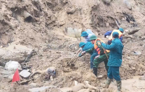 Tìm thấy thi thể 1 nạn nhân sau 6 ngày bị núi lở vùi lấp