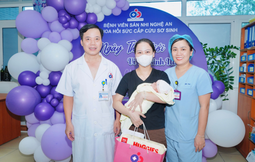 Cứu sống bé gái sinh non nặng 500g