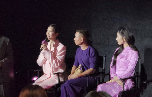 Người mẫu Xuân Lan rơi nước mắt nhắc đến người đẹp Hương Giang và diễn viên Đình Khang