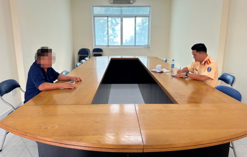 Phạt 19 triệu, trừ 4 điểm trên GPLX với tài xế ô tô chạy ngược chiều trên đường cấm