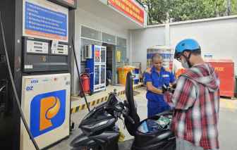 Giá xăng giảm nhẹ