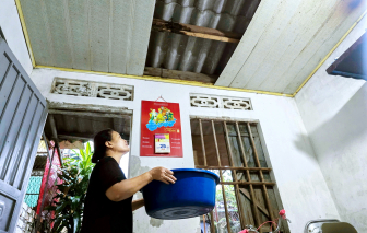 Sống thấp thỏm trong khu tập thể cũ nát giữa lòng đô thị