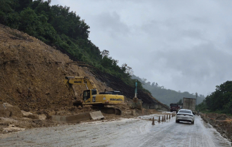 Tiếp tục cấm xe khách vào cao tốc La Sơn-Hoà Liên thêm 15 ngày