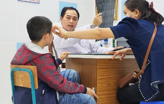 Trẻ bị tăng động giảm chú ý có tự khỏi khi đi học?