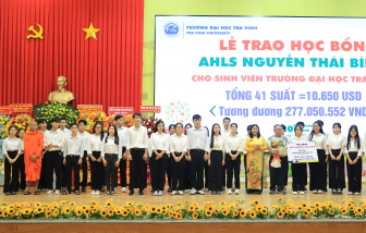 Trường đại học Trà Vinh trao 200 suất học bổng cho sinh viên vượt khó học giỏi