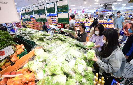 Rau củ tăng giá, siêu thị chủ động ‘hạ nhiệt’ bằng giảm giá sâu