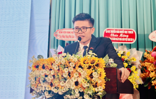 Tân bác sĩ người Lào sáng tác thơ tặng thầy cô dịp 20/11