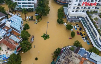 Bản tin tổng hợp ngày 21/11: Miền Trung chới với trong trận lũ lịch sử